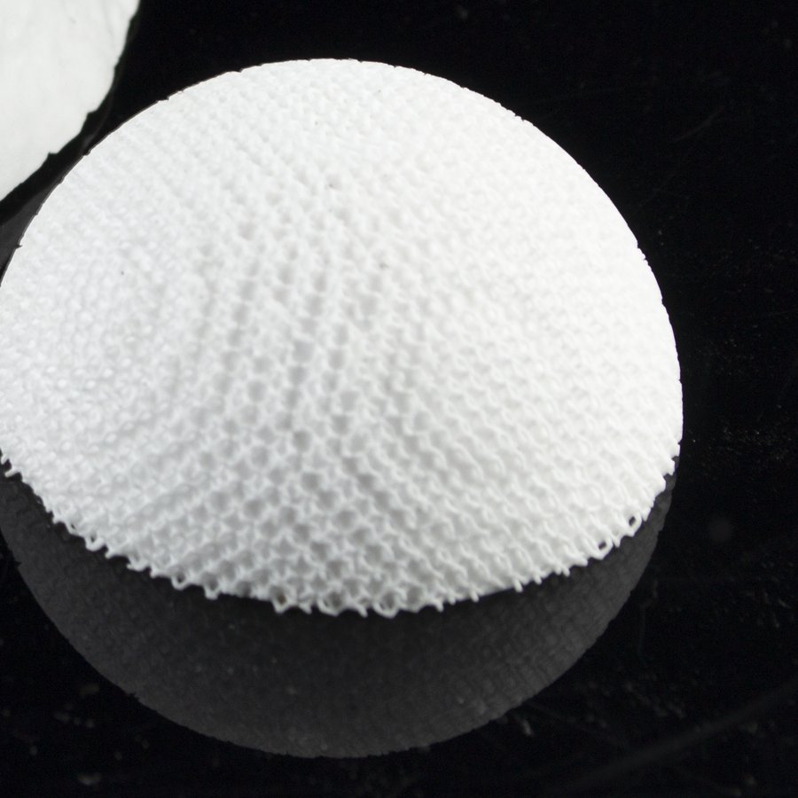 Ceramic bone scaffold with open interconnected porosity